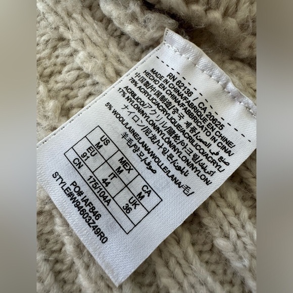 Guess Jeans Sweater - Picture 8 of 9